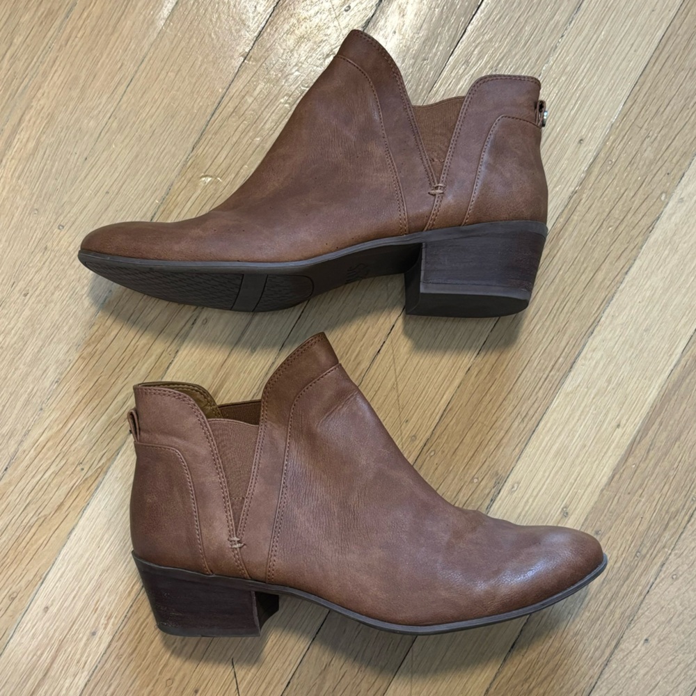NWOT Circus by Sam Edelman Pent Ankle Booties in Brown